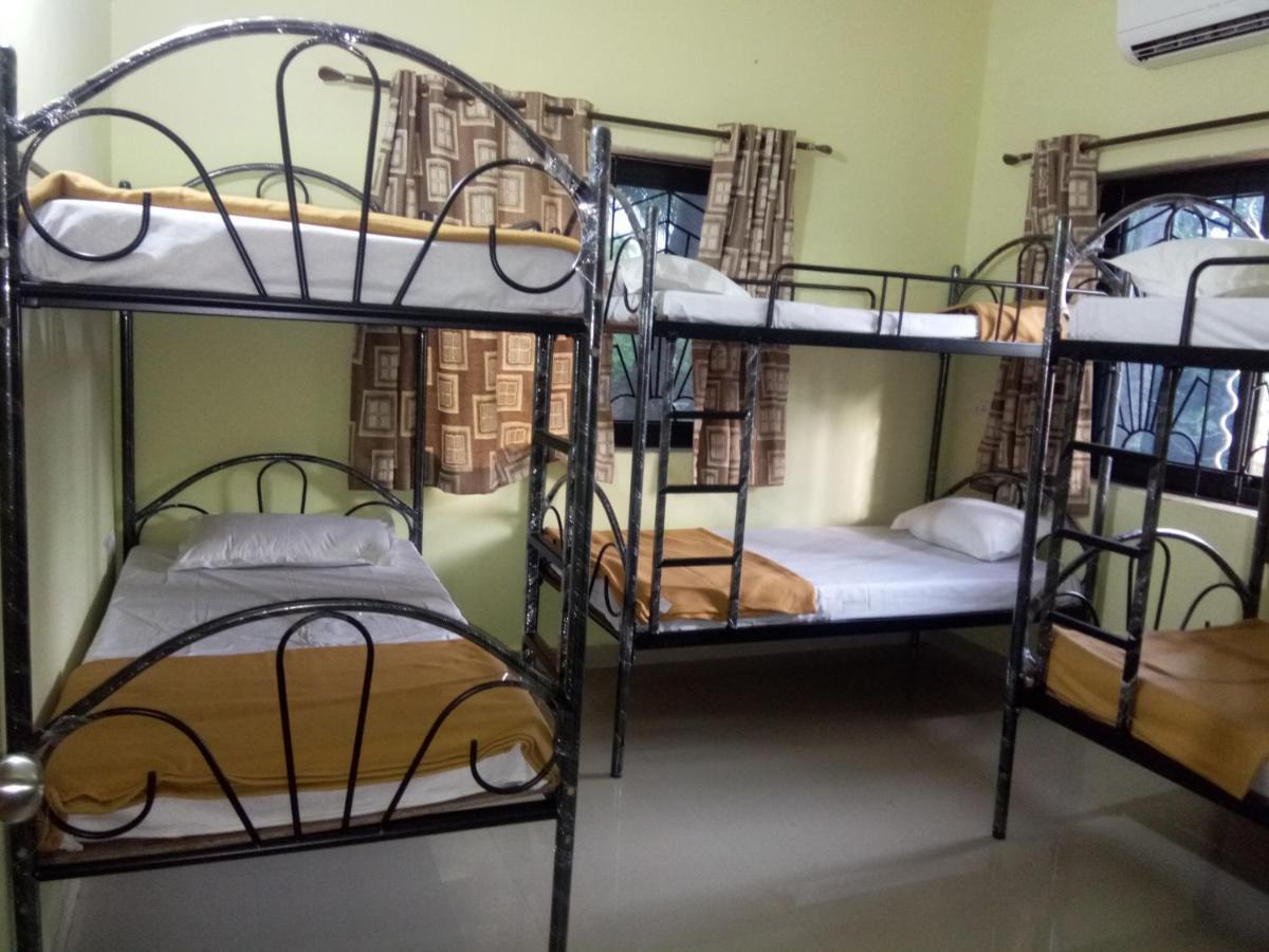 Bella Pensao Bed & Breakfast Parra Bagian luar foto