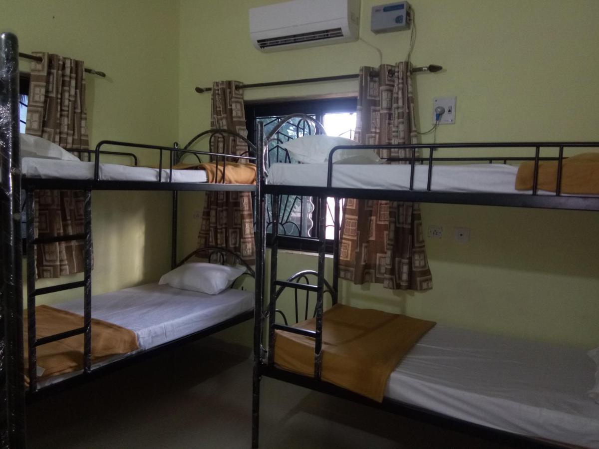 Bella Pensao Bed & Breakfast Parra Bagian luar foto